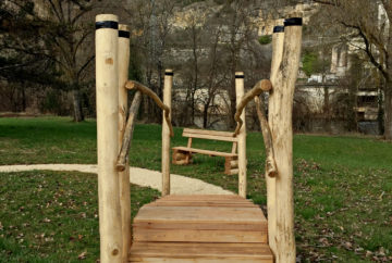 Ehpad Luzech-module escalier avec rampe à échelons.